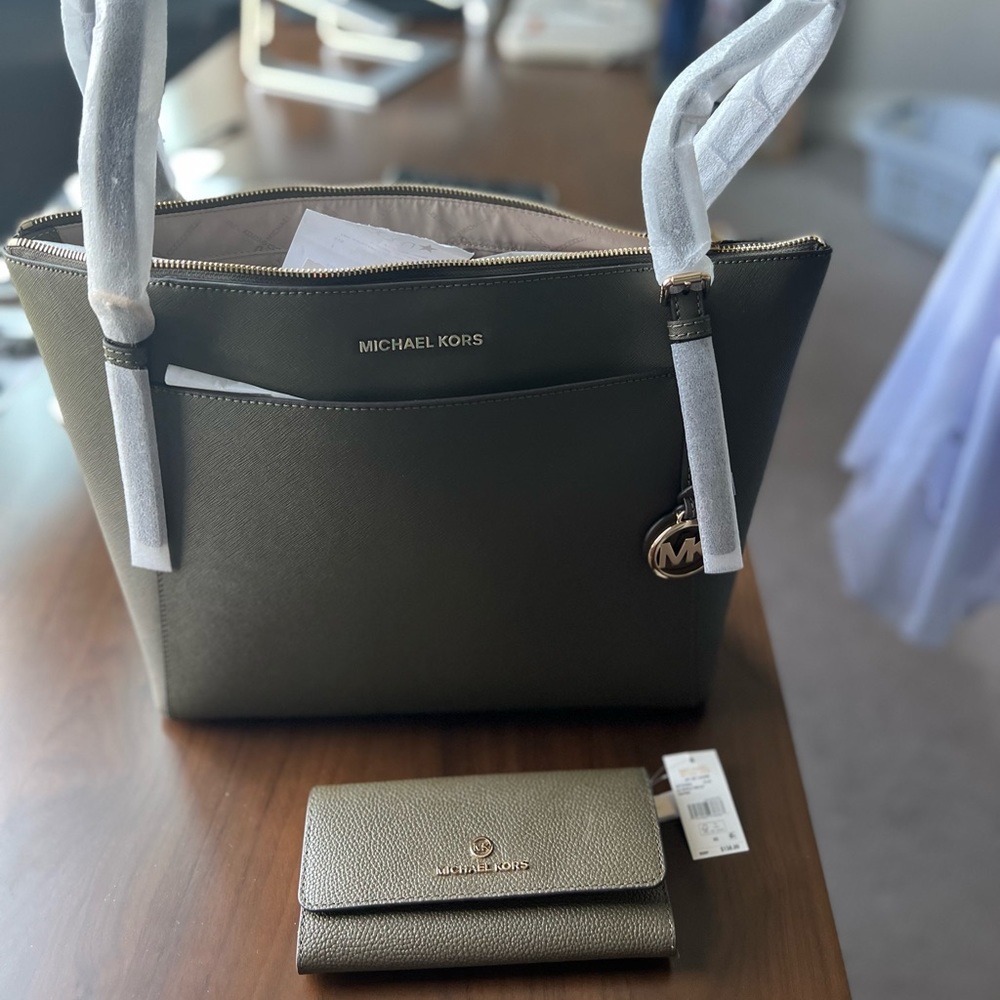Brand New Michael Kors Tote & Matching Wallet